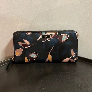 Women’s Kate spade wallet